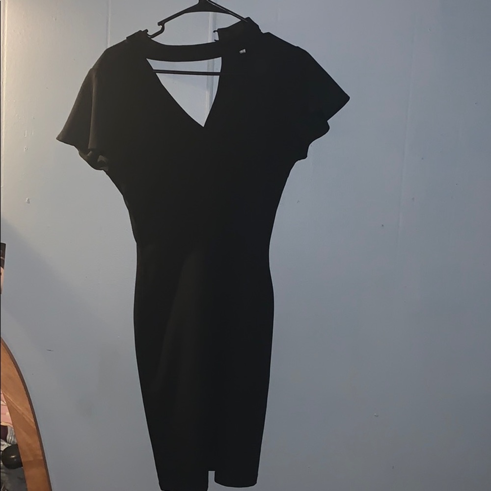 Dresses - Picture 3 of 5